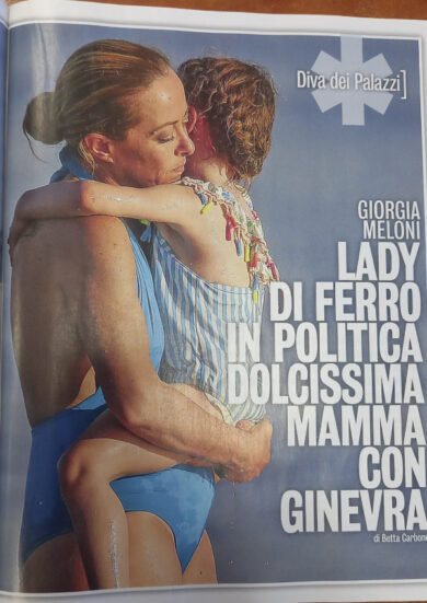 In settimana leader, nel weekend mamma: Giorgia Meloni al mare con Ginevra