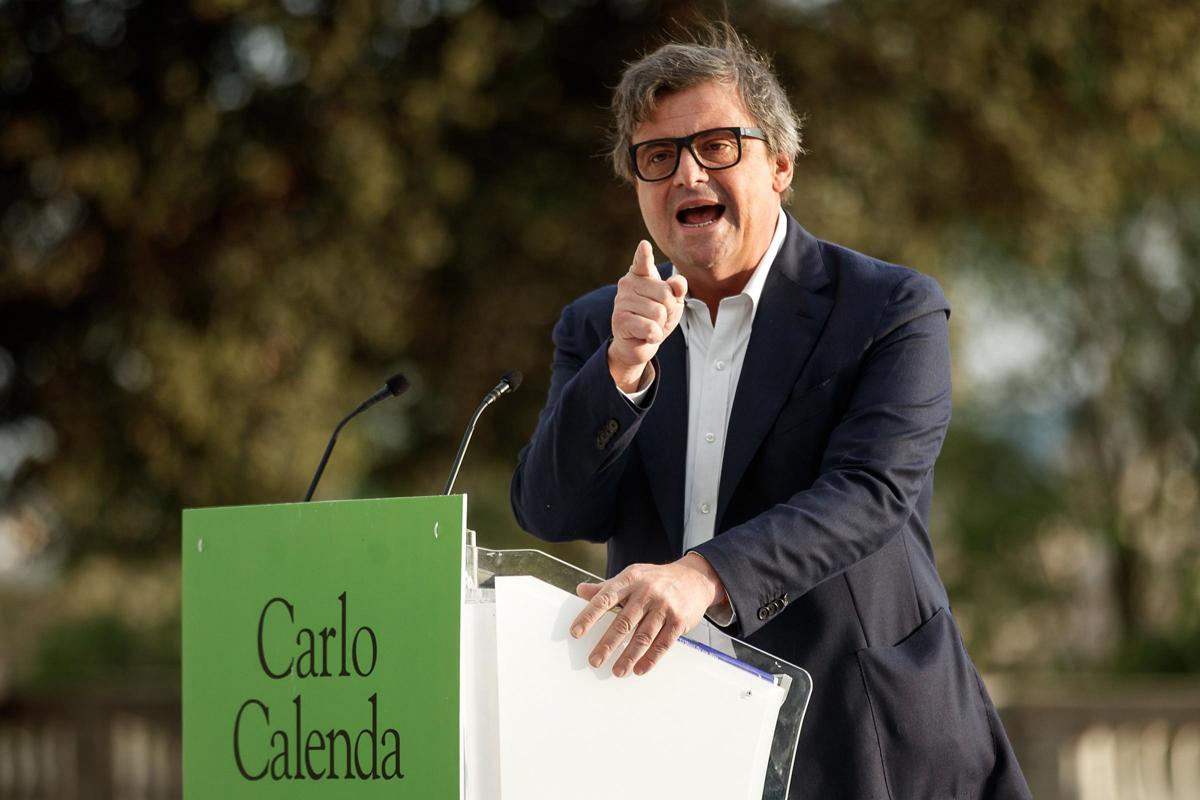 Togliete Twitter a Calenda, dalla rete pernacchie e sberleffi al pariolino Togliete Twitter a Calenda, dalla rete pernacchie e sberleffi al pariolino