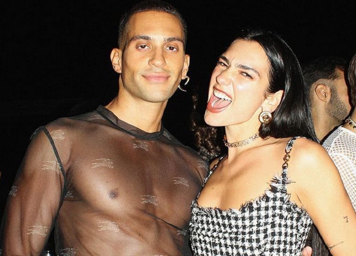 Mahmood con Dua Lipa al festival organizzato da lei in Kosovo Mahmood con Dua Lipa al festival organizzato da lei in Kosovo