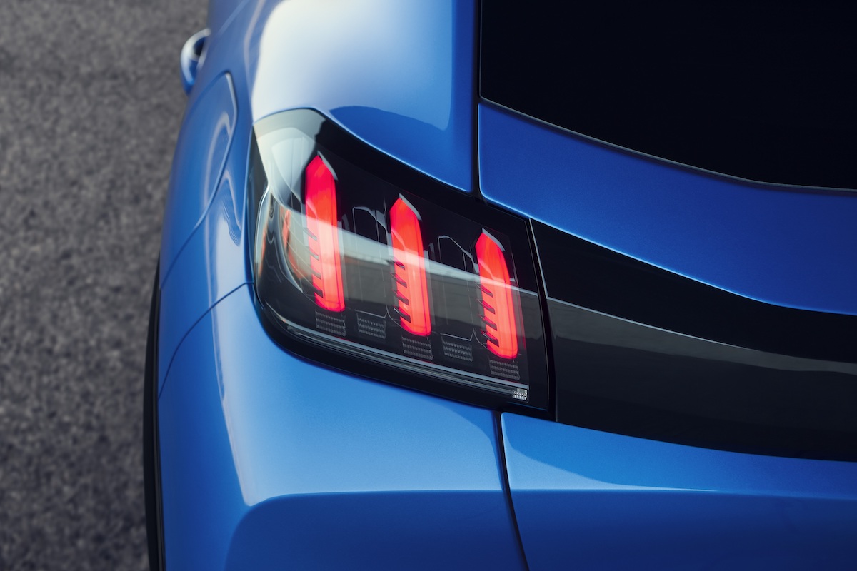 Lo stile di Peugeot passa dalla sua firma luminosa Lo stile di Peugeot passa dalla sua firma luminosa