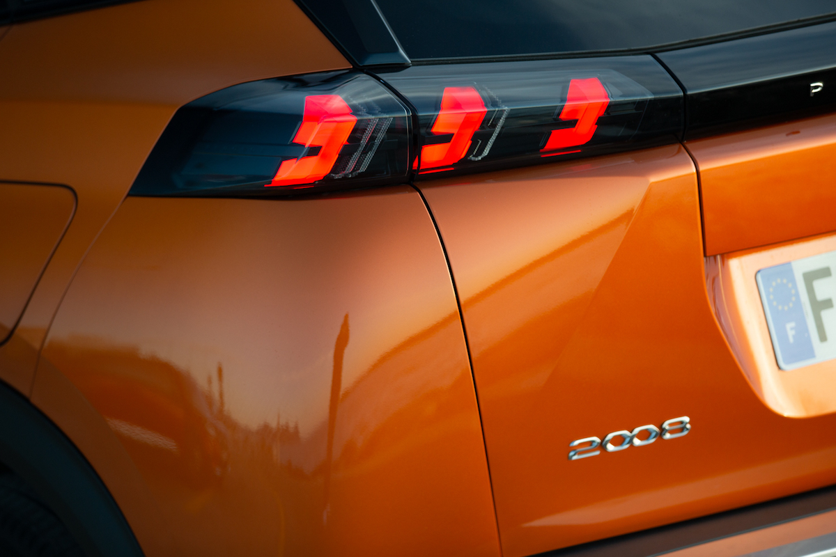 Lo stile di Peugeot passa dalla sua firma luminosa Lo stile di Peugeot passa dalla sua firma luminosa