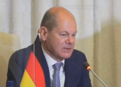 Scholz rischia grosso: un suo fedelissimo indagato per frode