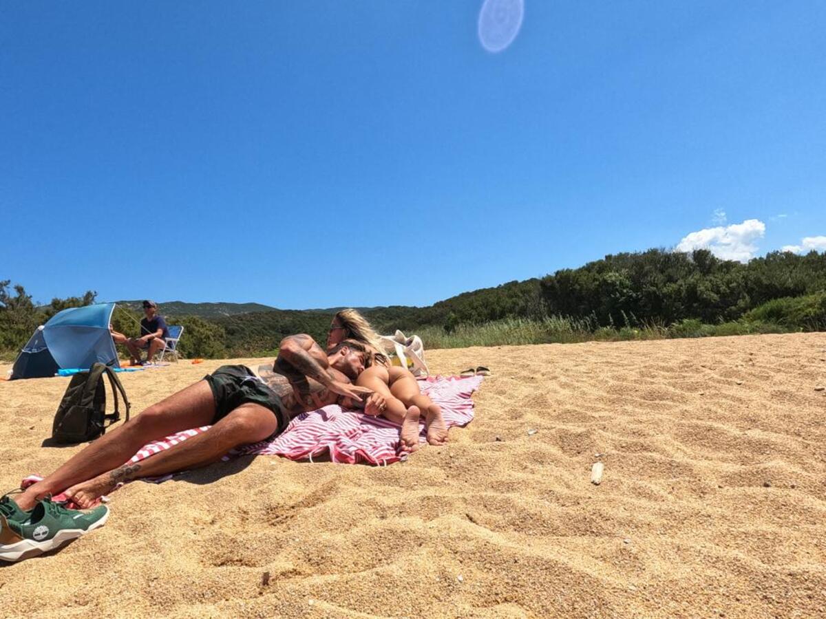 Elena Morali, lato b da urlo e nessuna crisi con il suo “favoloso” fidanzato Elena Morali, lato b da urlo e nessuna crisi con il suo “favoloso” fidanzato