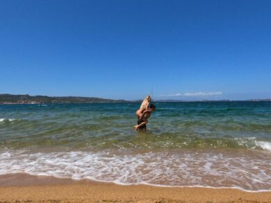 Elena Morali, lato b da urlo e nessuna crisi con il suo “favoloso” fidanzato