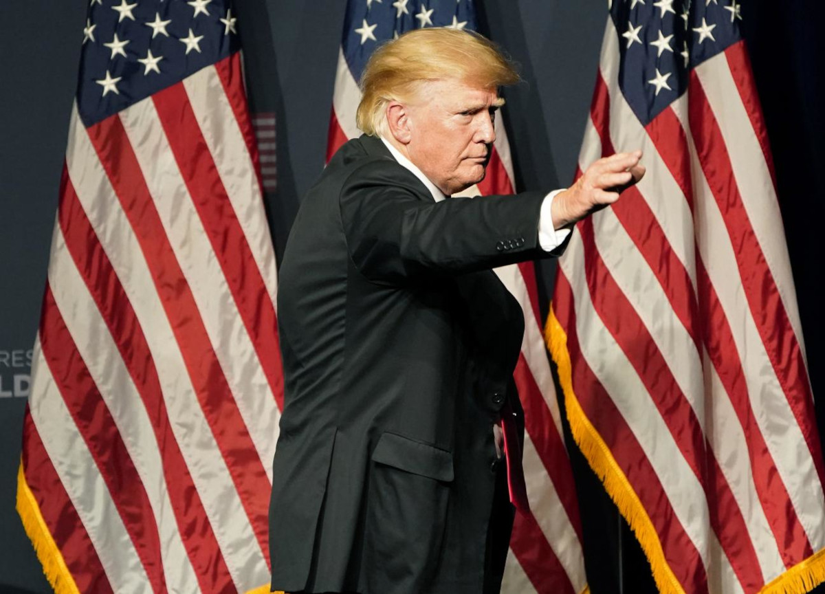 Usa, irruzione Fbi nella casa di Trump. Perquisita la cassaforte del tycoon Usa, irruzione Fbi nella casa di Trump. Perquisita la cassaforte del tycoon