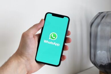 WhatsApp, ora si può mascherare lo stato online: la svolta