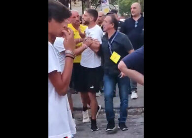 Berardi insultato da un tifoso, lui reagisce. Rissa sfiorata. VIDEO