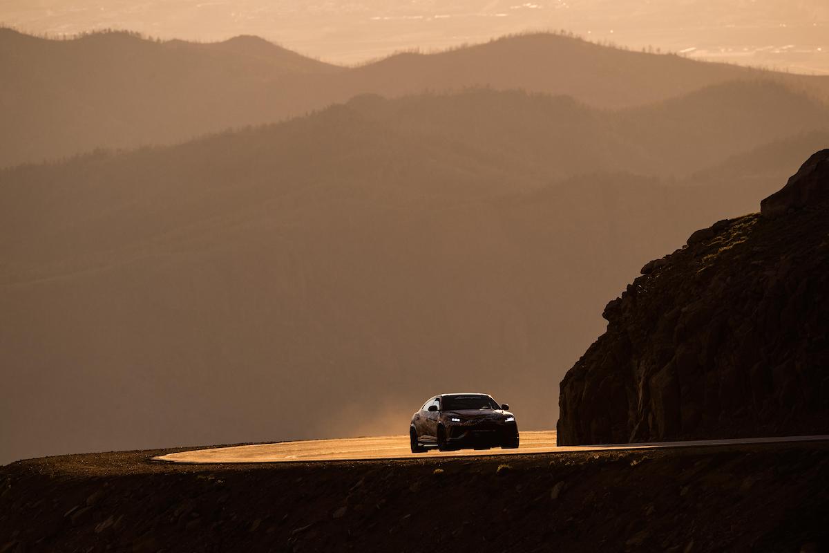 La nuova Lamborghini Urus batte i record alla Pikes Peak La nuova Lamborghini Urus batte i record alla Pikes Peak