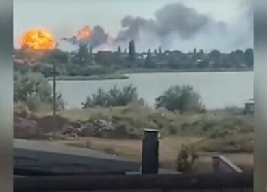 Ucraina, bombe russe su Nikopol. Mosca: riunione Onu su centrale Zaporizhzhia