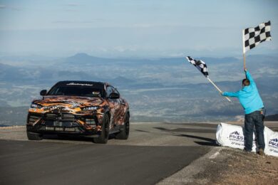 La nuova Lamborghini Urus batte i record alla  Pikes Peak