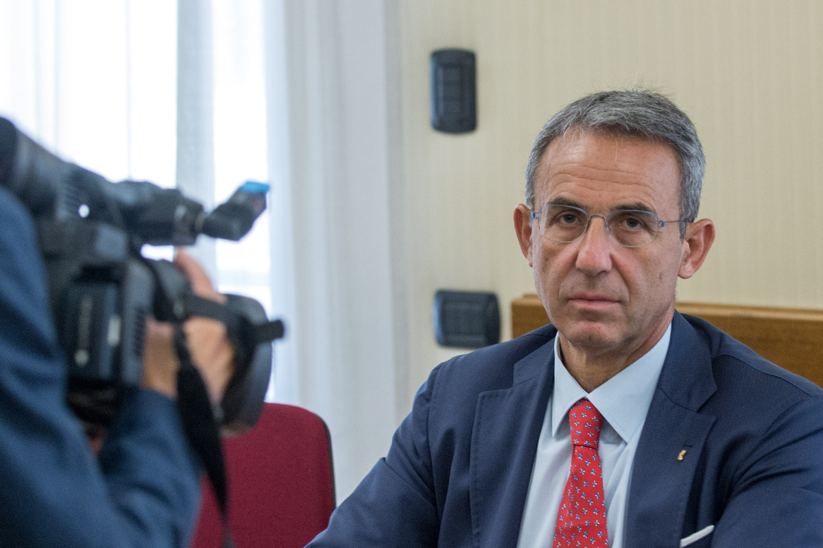 Costa, un ministro “pasticcione” riemerso come uno zombie dalla galassia 5S Costa, un ministro “pasticcione” riemerso come uno zombie dalla galassia 5S
