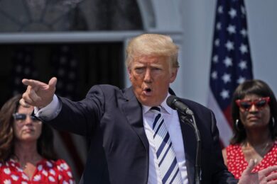 I sostenitori di Trump minacciano le forze dell’ordine sui social