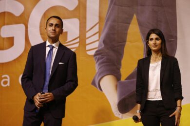 Di Maio e Raggi, dal “ci eravamo tanto odiati” al riavvicinamento di facciata