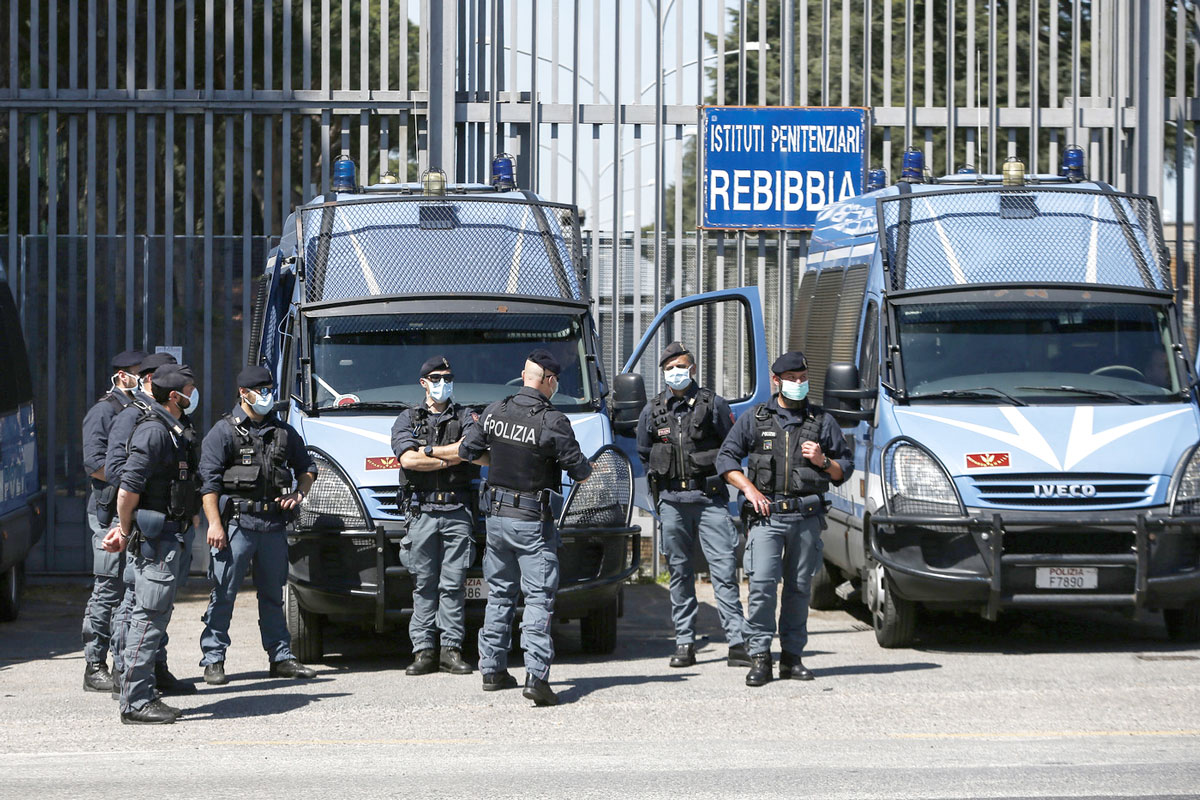 Roma, carceri esplosive: sommossa a Rebibbia, lite tra bande a Casal del Marmo Roma, carceri esplosive: sommossa a Rebibbia, lite tra bande a Casal del Marmo