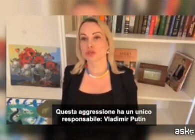 Marina Ovsyannikova, “falsità sull’esercito”: arrestata la reporter anti Putin