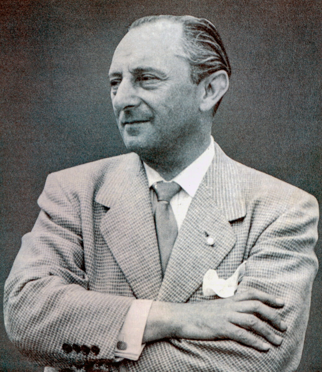 Dal fiuto di Maximilian E. Hoffman 70 anni fa nasceva la Mercedes SL Dal fiuto di Maximilian E. Hoffman 70 anni fa nasceva la Mercedes SL