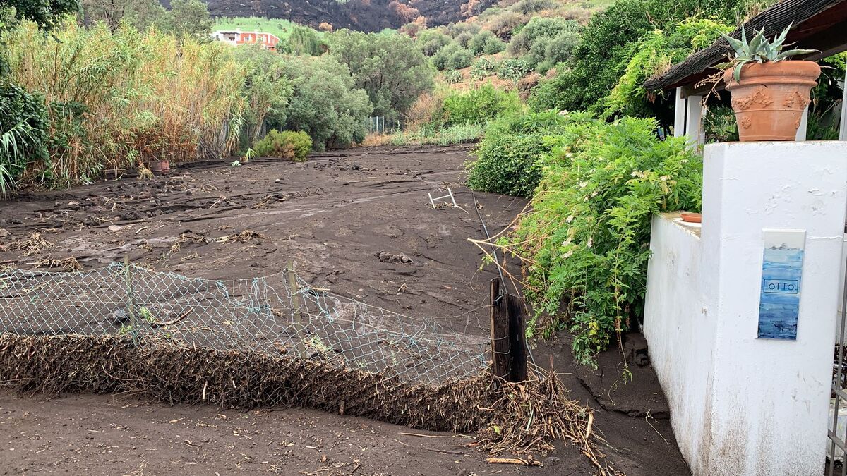 Catastrofe a Stromboli, fango ovunque: il reportage esclusivo con foto e video Catastrofe a Stromboli, fango ovunque: il reportage esclusivo con foto e video