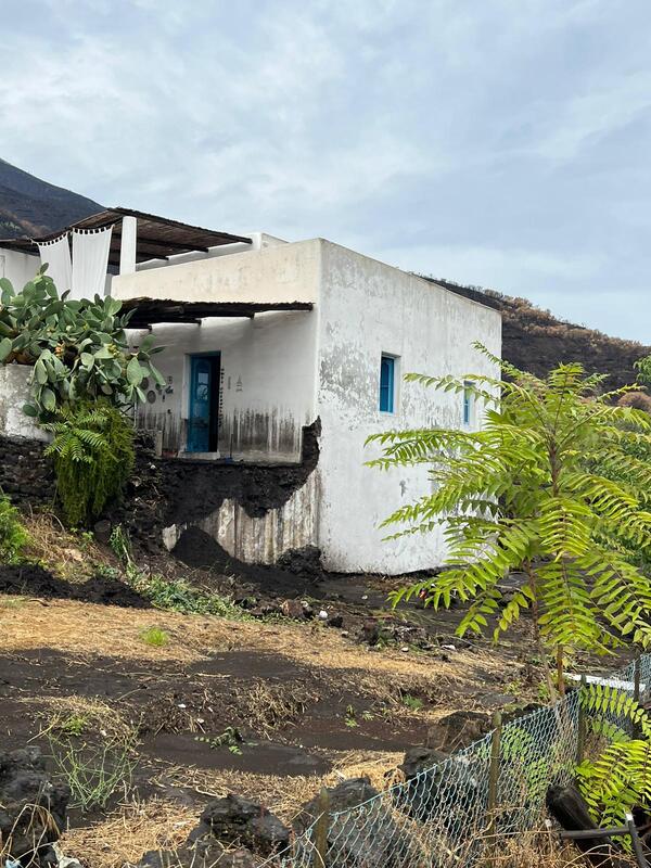 Catastrofe a Stromboli, fango ovunque: il reportage esclusivo con foto e video Catastrofe a Stromboli, fango ovunque: il reportage esclusivo con foto e video