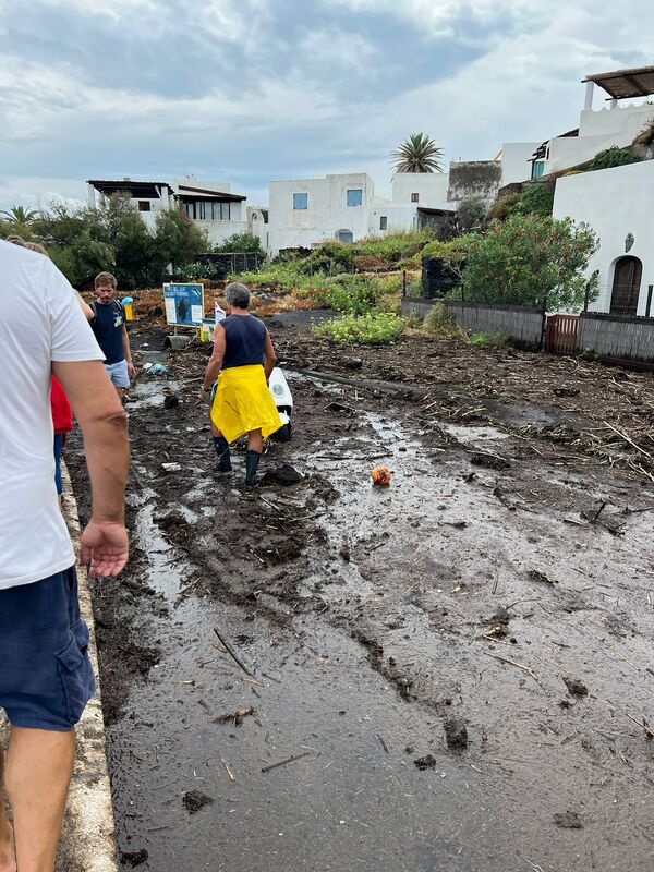 Catastrofe a Stromboli, fango ovunque: il reportage esclusivo con foto e video Catastrofe a Stromboli, fango ovunque: il reportage esclusivo con foto e video