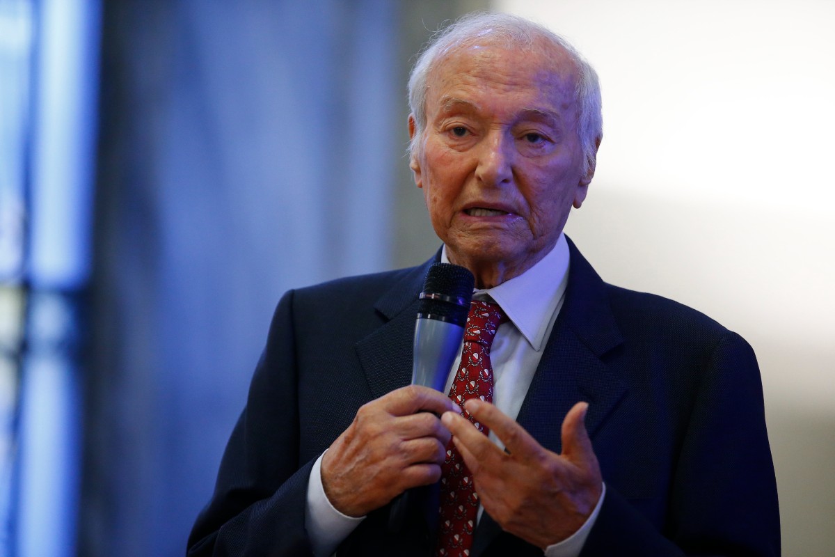 Da Giggino a Renzi: gara dei politici per impossessarsi di Piero Angela Da Giggino a Renzi: gara dei politici per impossessarsi di Piero Angela