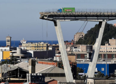 Ponte Morandi, “ancora nessuna scusa”. Un polo chimico coi soldi pubblici