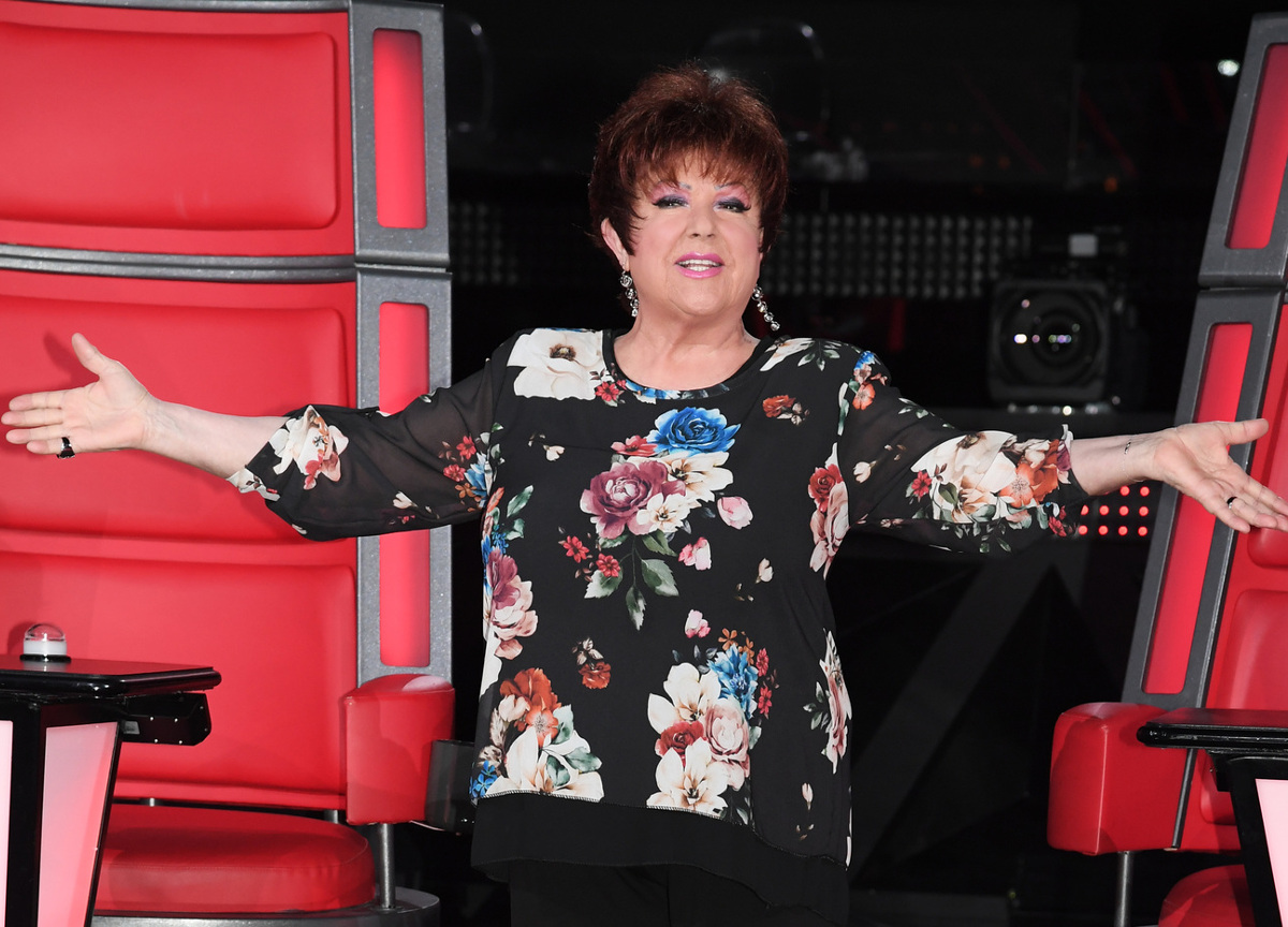 Paura al concerto di Orietta Berti. Drone impazzito precipita sulla folla Paura al concerto di Orietta Berti. Drone impazzito precipita sulla folla
