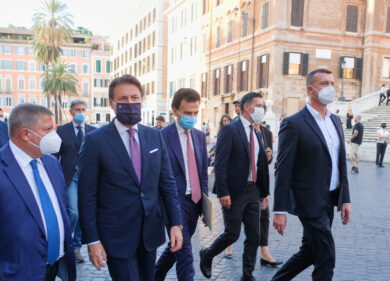 M5s, l’86,5% dice sì al listino di Conte. Lui: “Ridurremo l’orario di lavoro”