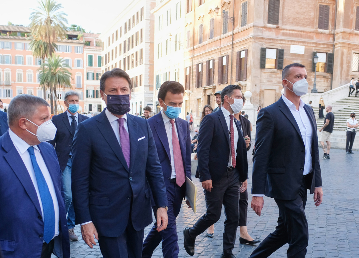 M5s, l’86,5% dice sì al listino di Conte. Lui: “Ridurremo l’orario di lavoro” M5s, l’86,5% dice sì al listino di Conte. Lui: “Ridurremo l’orario di lavoro”