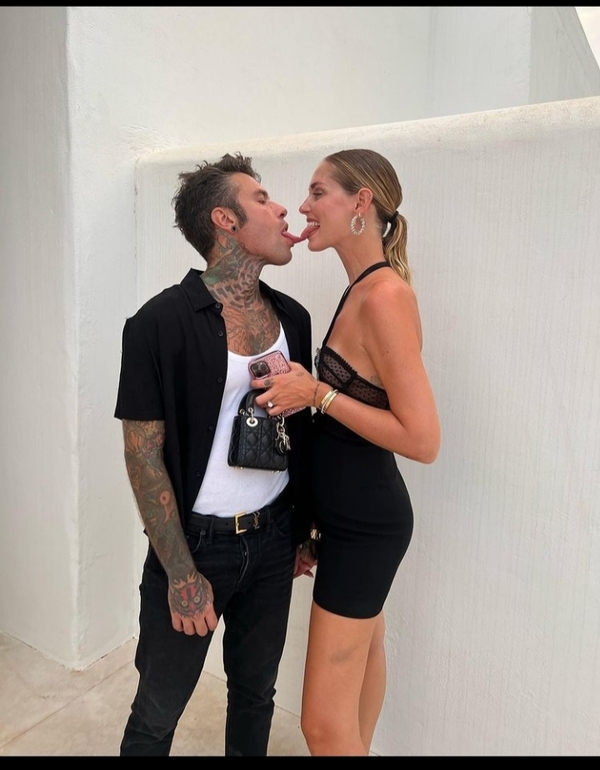 Chiara Ferragni in vacanza ad Ibiza: nuda e stellata Chiara Ferragni in vacanza ad Ibiza: nuda e stellata