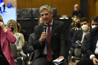 Petrecca al comizio di Salvini: è bufera. E i giornalisti-militanti in lista?