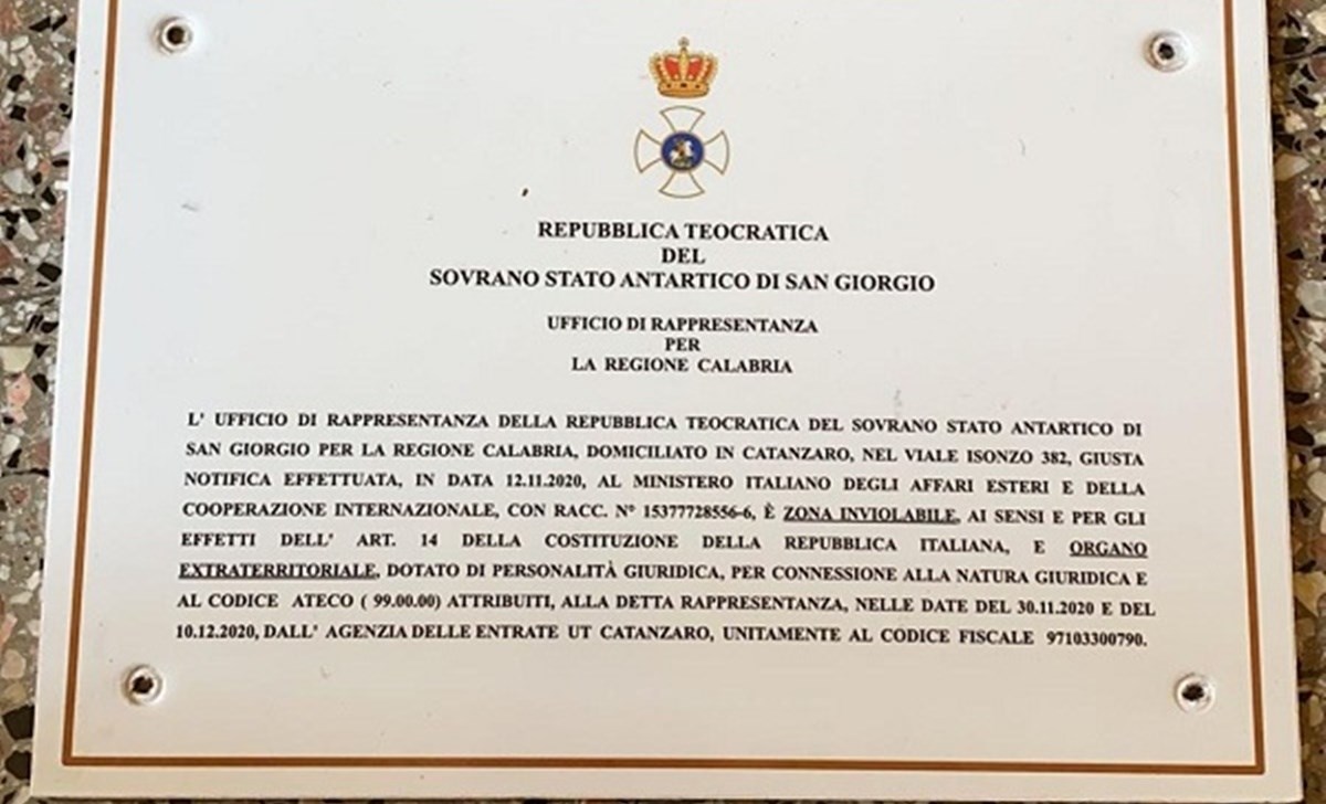 Mega truffa a Catanzaro: il finto Stato creato ad hoc per eludere il fisco Mega truffa a Catanzaro: il finto Stato creato ad hoc per eludere il fisco