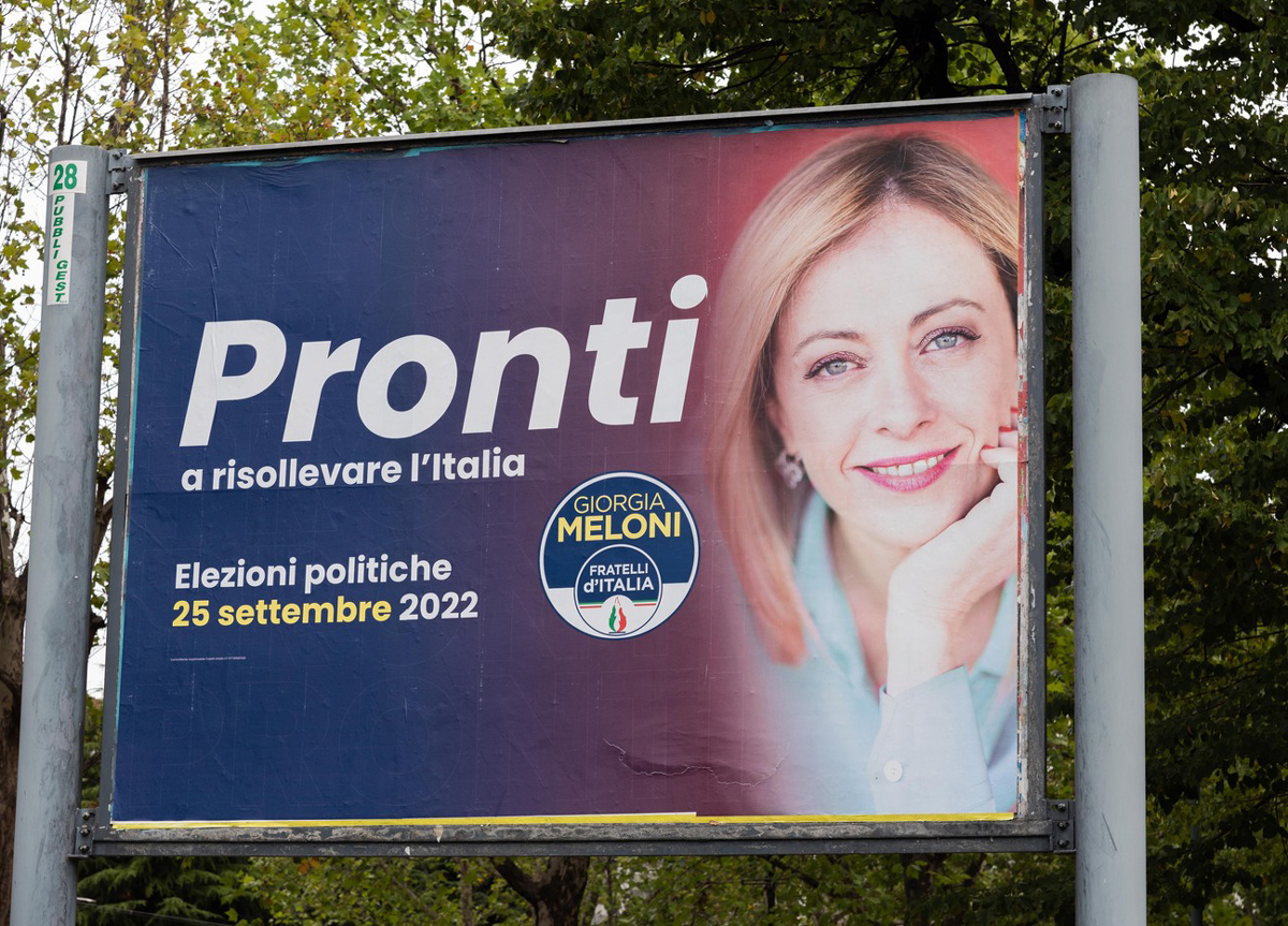FdI, assalto finale alle spiagge: enigmistica e matite contro Pd e 5 Stelle FdI, assalto finale alle spiagge: enigmistica e matite contro Pd e 5 Stelle