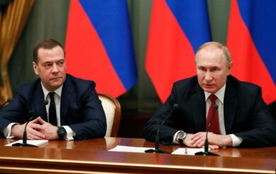 Medvedev, il falco russo scende in campo: “Alle urne punite i vostri governi”