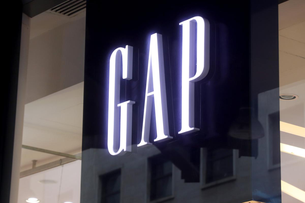 GAP a Milano, chiude il negozio dopo 12 anni. Giù la serranda dal 7 ottobre GAP a Milano, chiude il negozio dopo 12 anni. Giù la serranda dal 7 ottobre