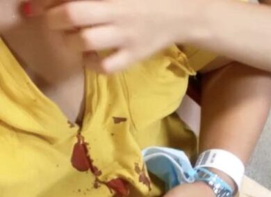 Ragazze picchiate dalla polizia a Valencia: la denuncia su Instagram