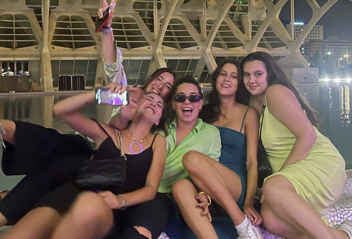 Galleria foto 'Ragazze picchiate dalla polizia a Valencia: la denuncia su Instagram' - foto 1