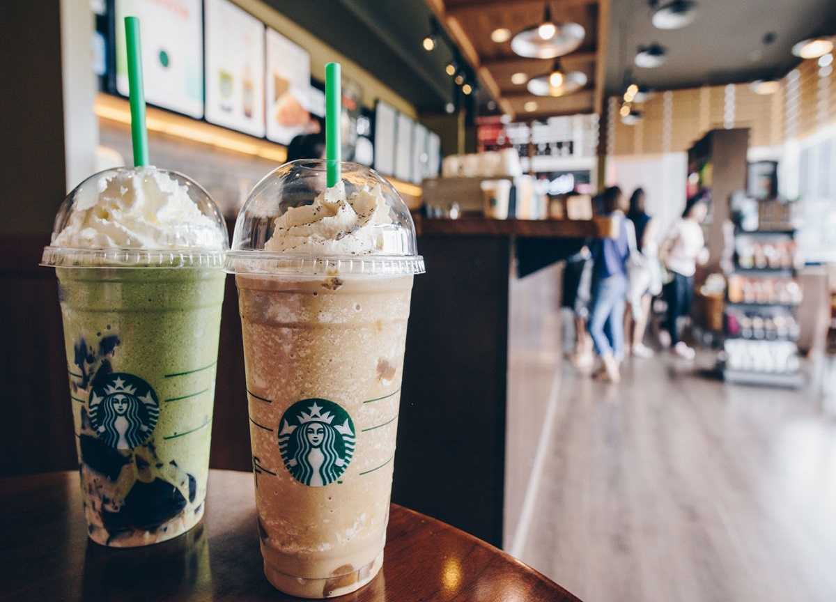 Starbucks riapre in Russia con il nuovo nome di Stars Coffee Starbucks riapre in Russia con il nuovo nome di Stars Coffee