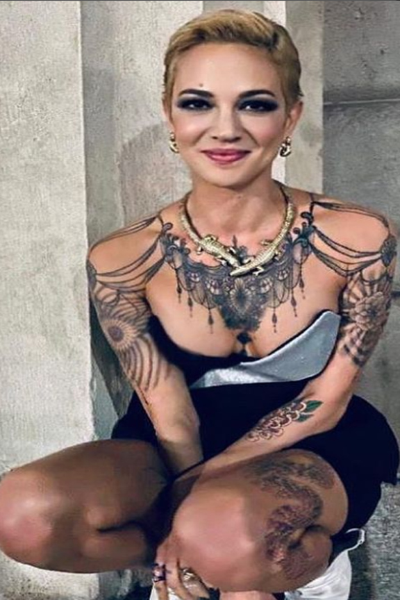 Asia Argento buddista e “in love”. Ora si è messa con un lottatore
