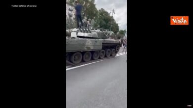 A Kiev la “parata” dei mezzi militari russi distrutti