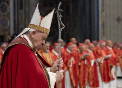 Il Papa convoca tutti i cardinali del mondo. Quelle prove generali di conclave