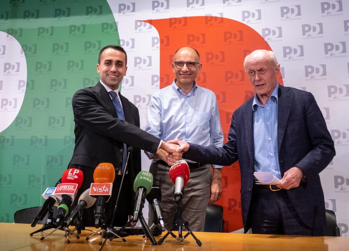 Di Maio si mette contro i sindaci. Lo abbandonano in 200: “Seggi impossibili” Di Maio si mette contro i sindaci. Lo abbandonano in 200: “Seggi impossibili”