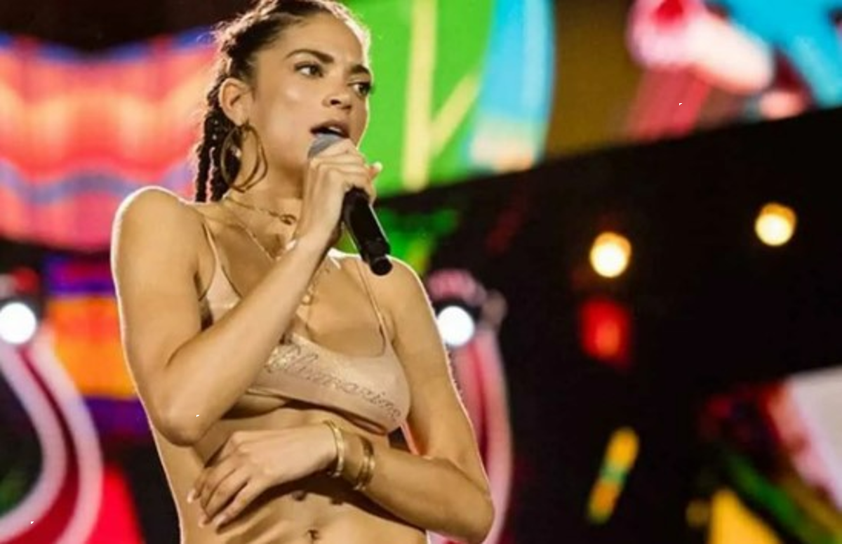 Elodie e Andrea Iannone la nuova coppia: “Quanti baci appassionati!” – FOTO Elodie e Andrea Iannone la nuova coppia: “Quanti baci appassionati!” – FOTO