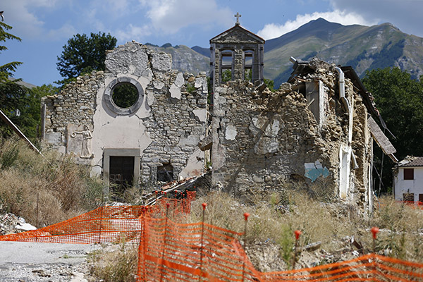 Amatrice, l’ira del sindaco: Cortellesi: “Le istituzioni assenti, latitanti” Amatrice, l’ira del sindaco: Cortellesi: “Le istituzioni assenti, latitanti”
