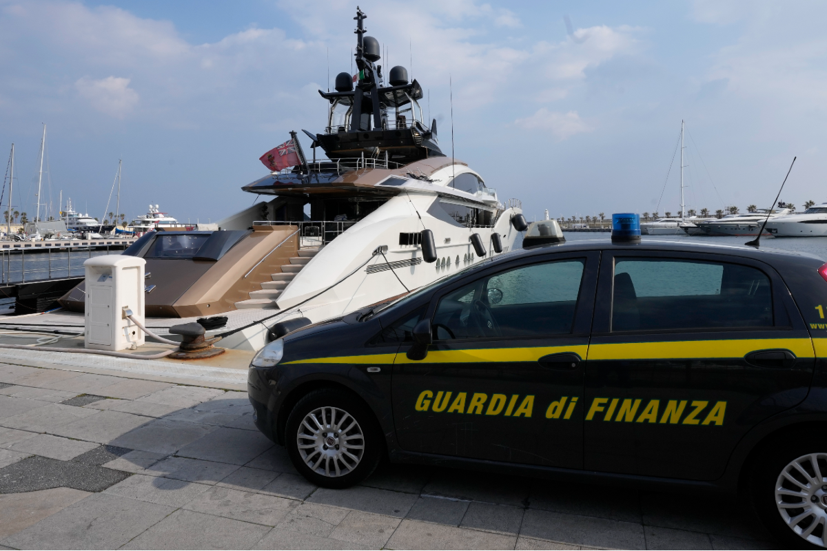 Lo yacht di un oligarca russo all’asta per ripagare un debito milionario Lo yacht di un oligarca russo all’asta per ripagare un debito milionario