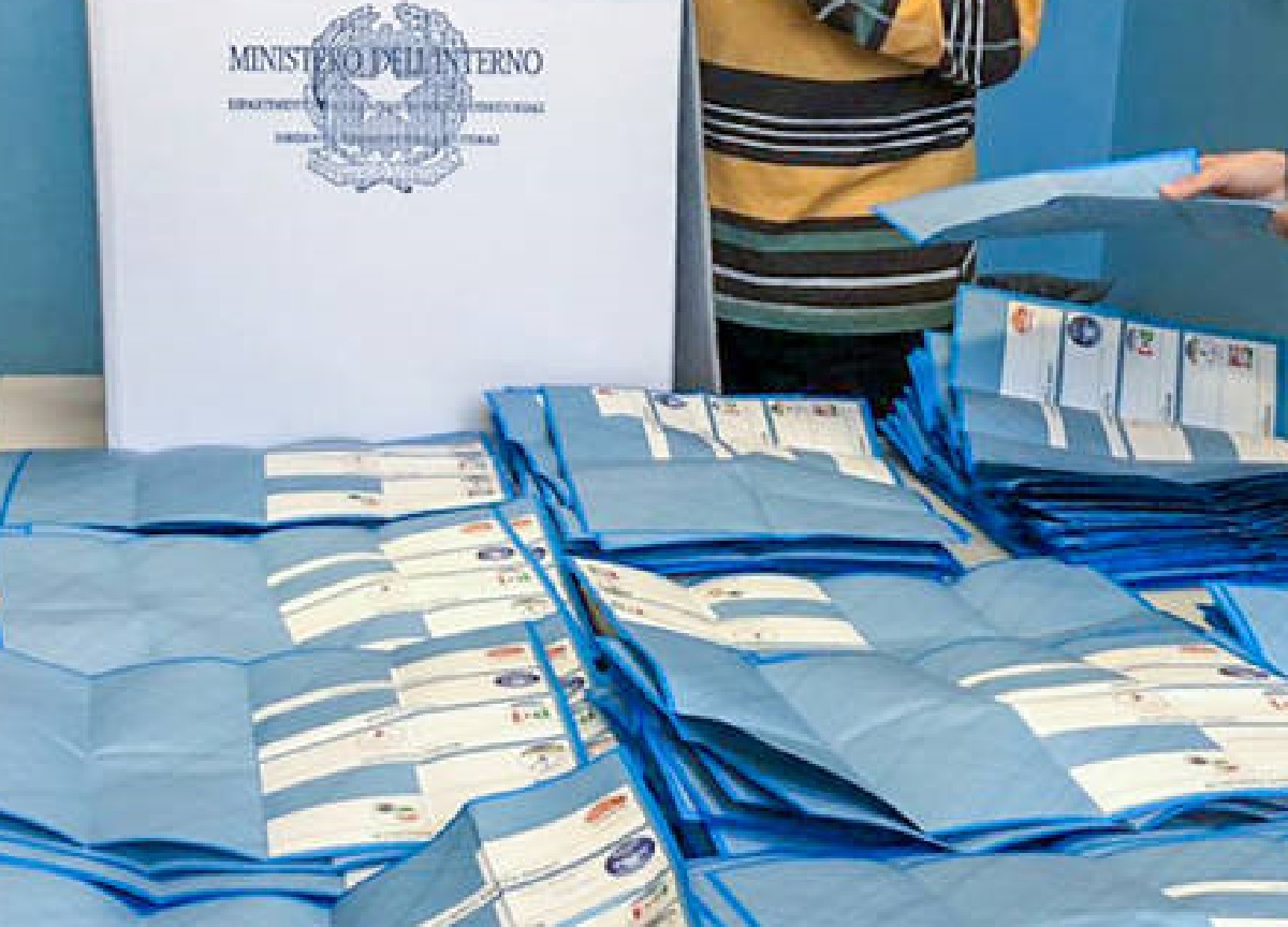 Aperte candidature scrutatori e presidenti di seggio a Milano Aperte candidature scrutatori e presidenti di seggio a Milano