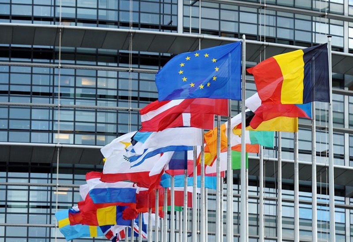 Crisi gas, euro ai minimi da 20 anni sul dollaro. Cresce il rischio recessione Crisi gas, euro ai minimi da 20 anni sul dollaro. Cresce il rischio recessione