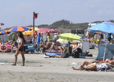 Salento, rissa tra napoletani e pugliesi: turista ferito con un ombrellone