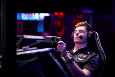 Verstappen si prepara per il GP di Spa tra… finzione e realtà. VIDEO