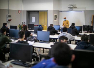 Covid, la scuola dice addio alla Dad. Positivi a casa ma senza lezioni online