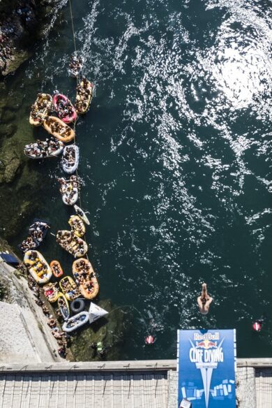 Red Bull Cliff Diving, l’iconica World Series fa tappa allo Stari Most